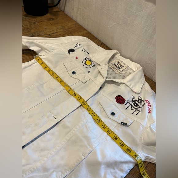 📍🤍White Embroidered “Karma” Jacket – K-Pop CoutureM/L🤍 - Picture 4 of 8